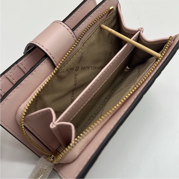 Michael Kors Pink and White Floral Wallet - Picture 14 of 16